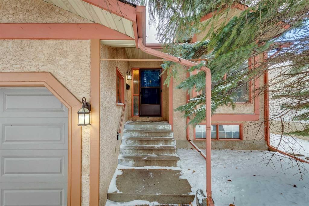 266 Shawnessy Drive SW, Calgary — photo 2 of 7