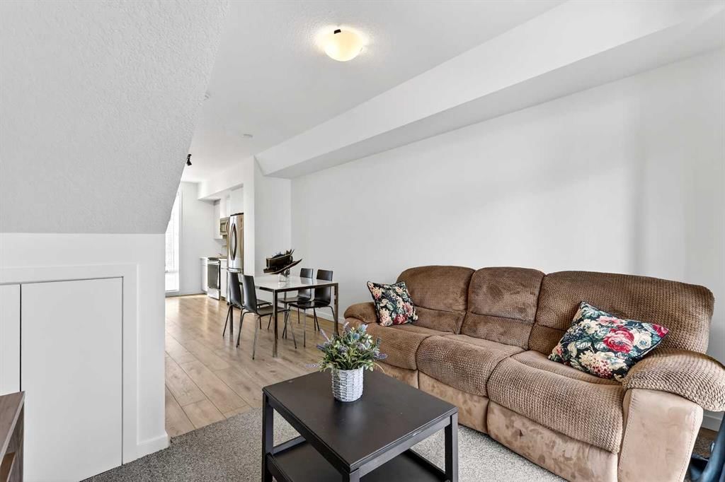 2422 210 Avenue SE, Calgary — photo 5 of 31