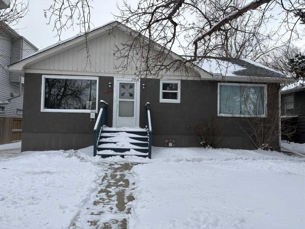 2359 22A Street NW, Calgary — photo 3 of 40