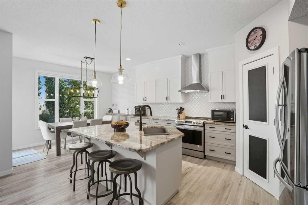 270 Everoak Drive SW, Calgary — photo 4 of 43