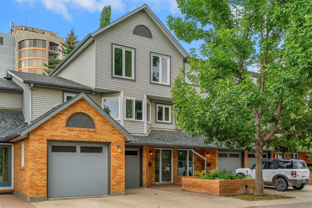 22 Coachway Green SW, Calgary — main listing photo