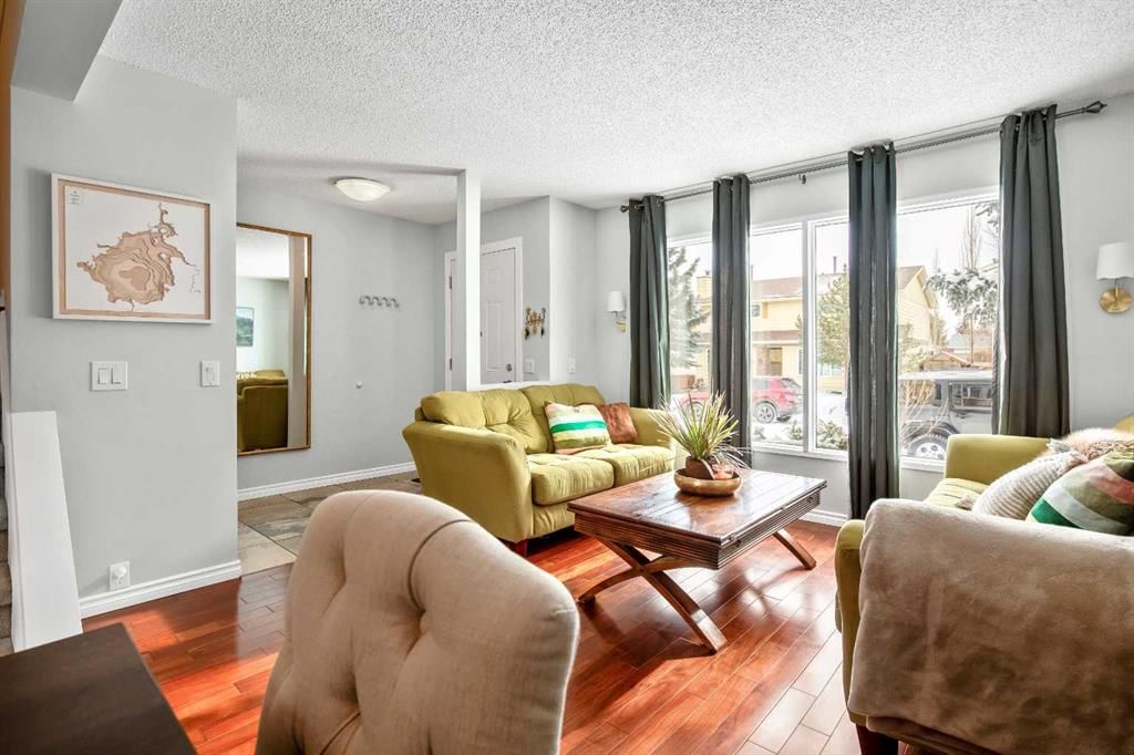 71 Strathcona Crescent SW, Calgary — photo 3 of 26