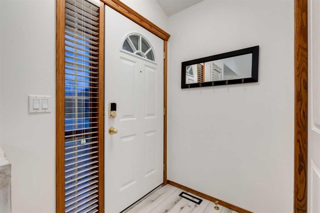 117 CRAMOND Crescent SE, Calgary — photo 2 of 41