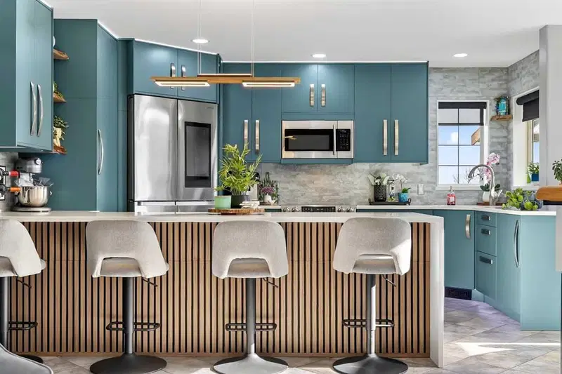 61 Somerset Crescent SW, Calgary — main listing photo