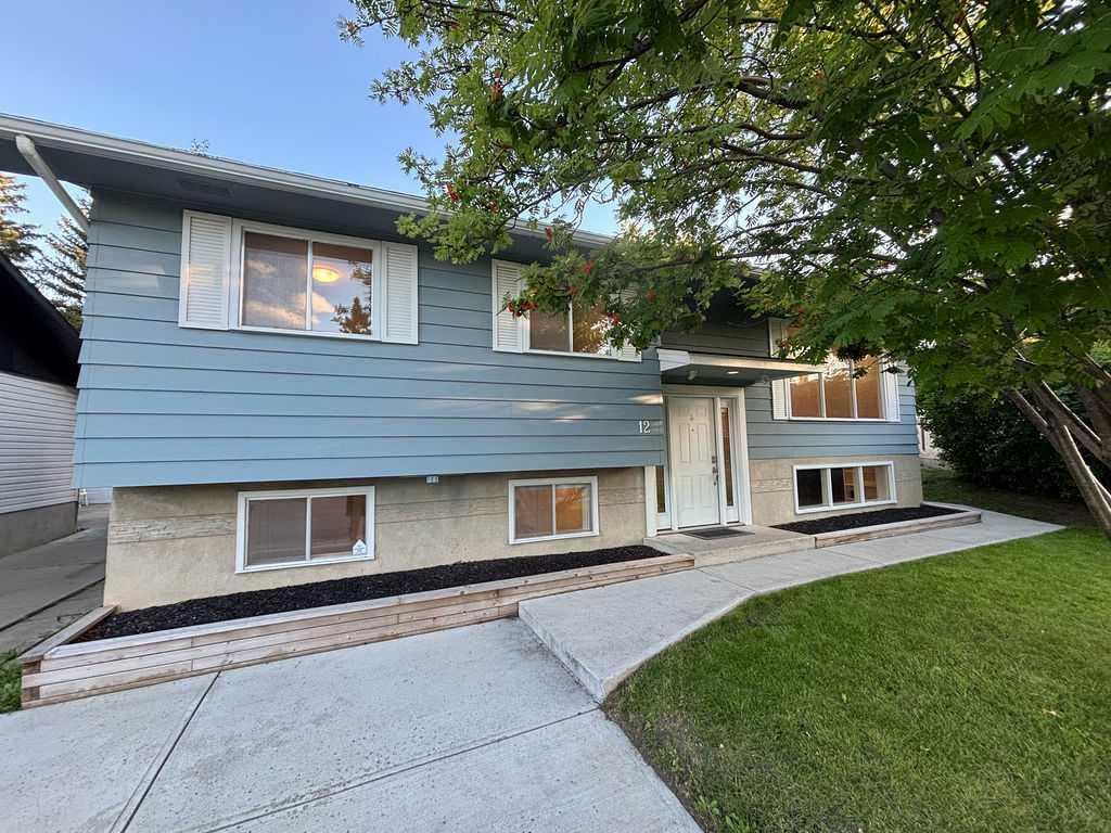 12 Oakbury Place SW, Calgary — main listing photo