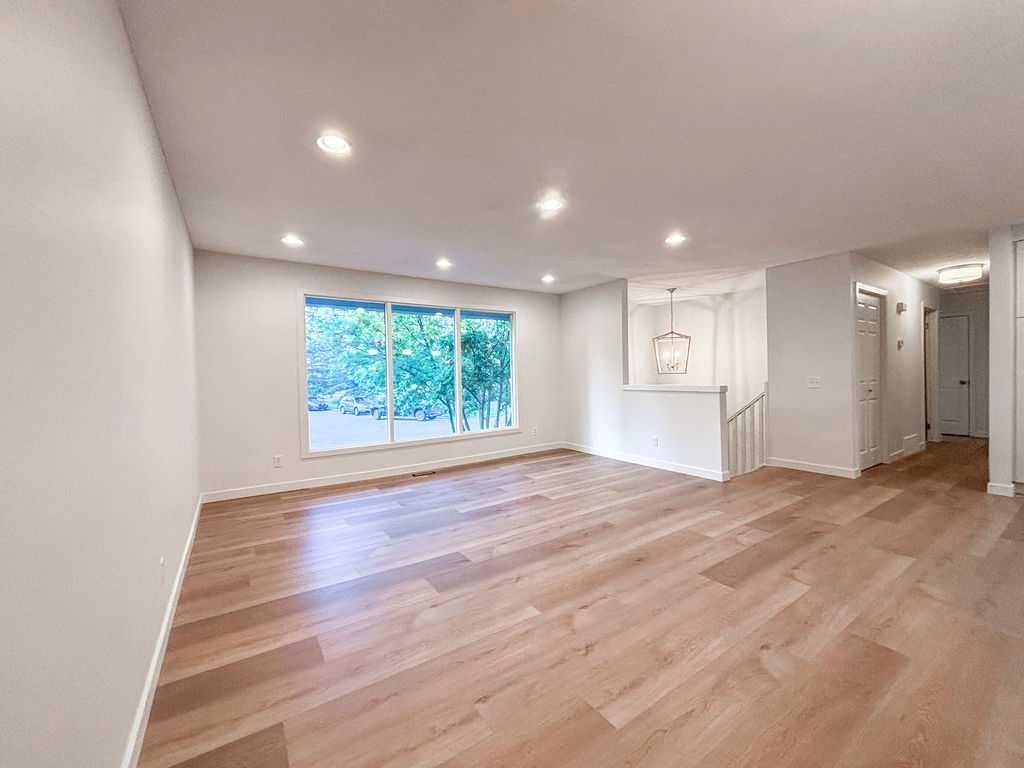 12 Oakbury Place SW, Calgary — photo 5 of 27