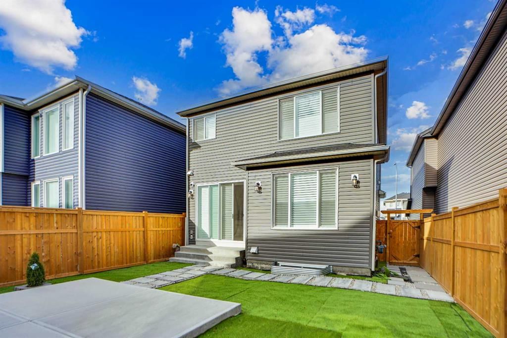 117 Amblehurst Green NW, Calgary — photo 4 of 37