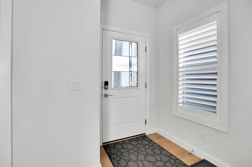 117 Amblehurst Green NW, Calgary — photo 5 of 37