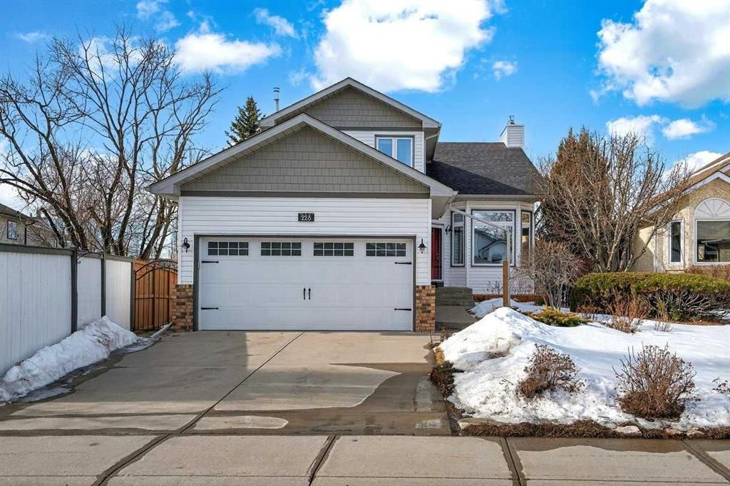 228 Riverside Close SE, Calgary — photo 3 of 50
