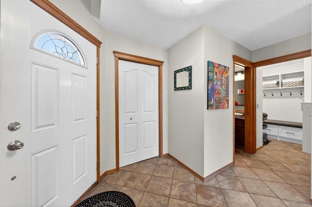 228 Riverside Close SE, Calgary — photo 5 of 50