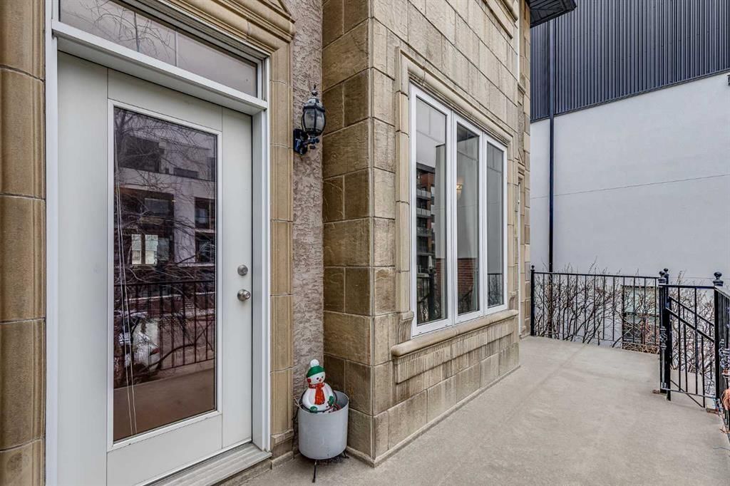 1611 33 Avenue SW, Calgary — photo 3 of 42