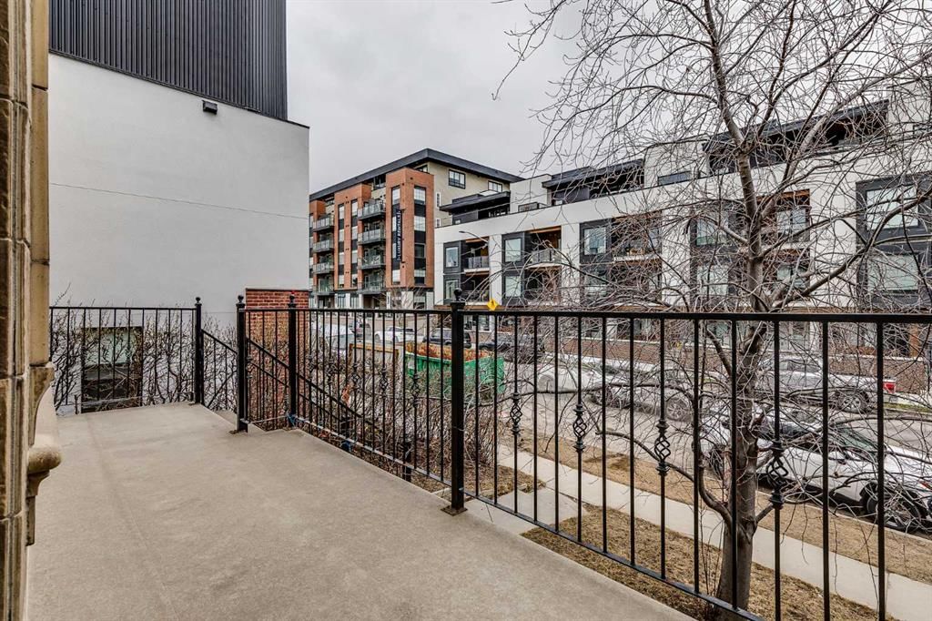 1611 33 Avenue SW, Calgary — photo 4 of 42