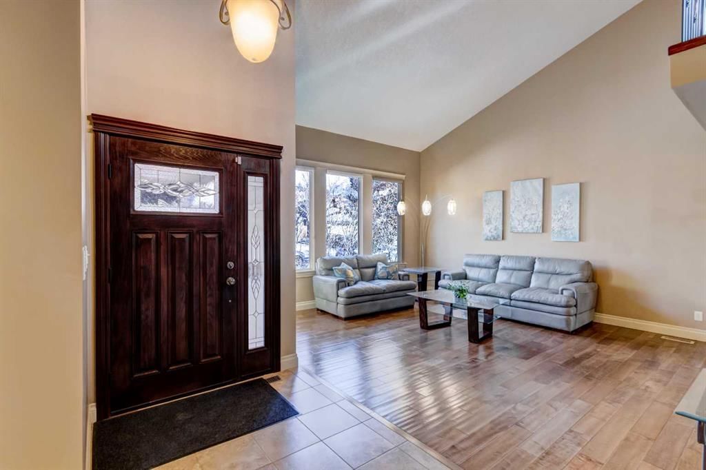 851 Edgemont Road NW, Calgary — photo 2 of 42