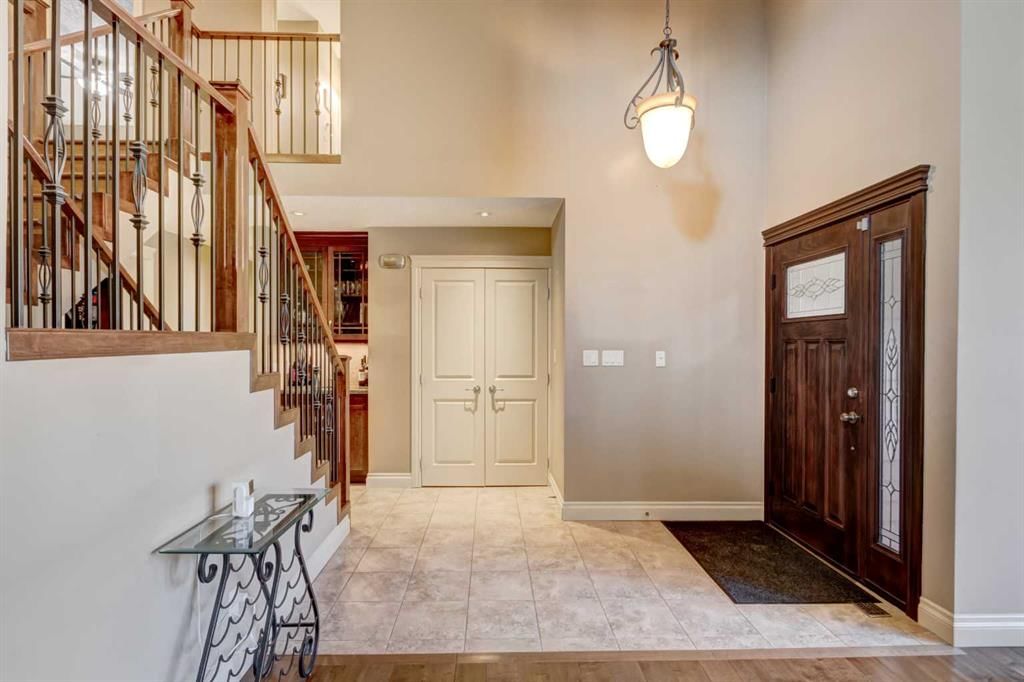 851 Edgemont Road NW, Calgary — photo 3 of 42