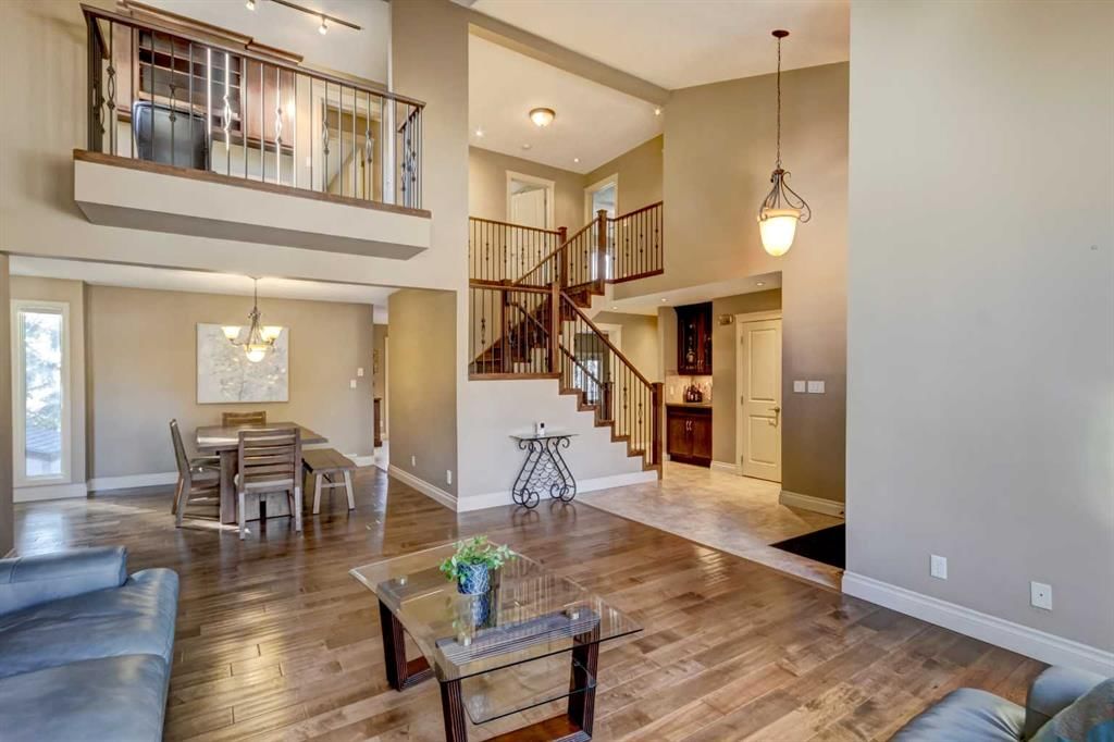 851 Edgemont Road NW, Calgary — photo 5 of 42
