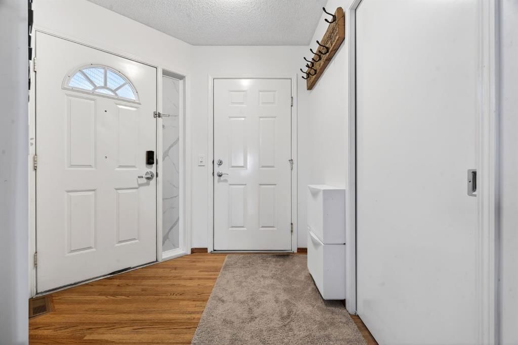 98 Tuscarora Way NW, Calgary — photo 3 of 36