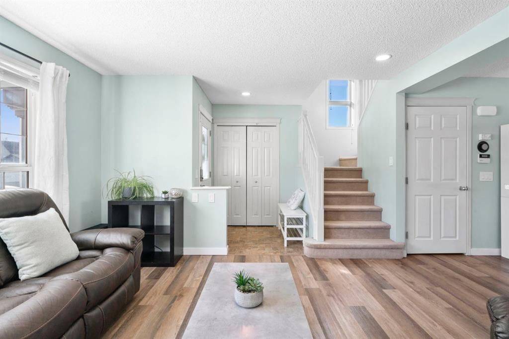 327 Copperstone Grove SE, Calgary — photo 5 of 48