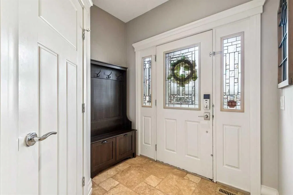 3514 3 Street NW, Calgary — photo 4 of 49