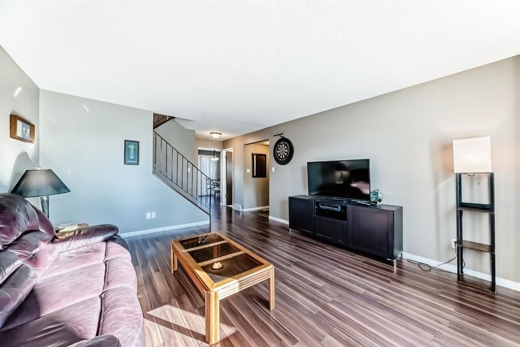 144 Silvergrove Road NW, Calgary — photo 2 of 41