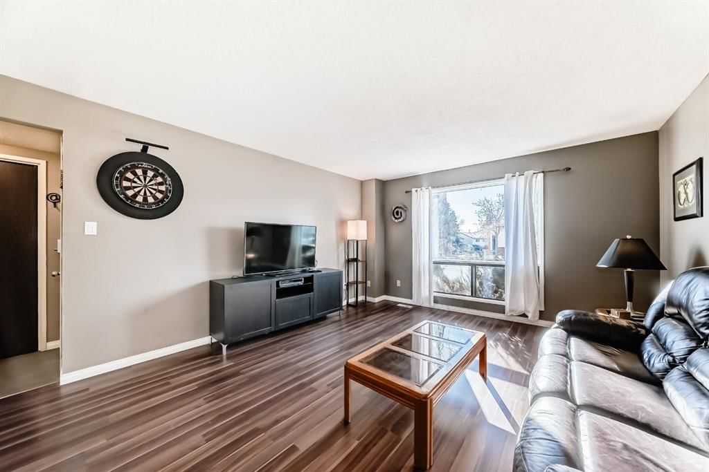 144 Silvergrove Road NW, Calgary — photo 3 of 41