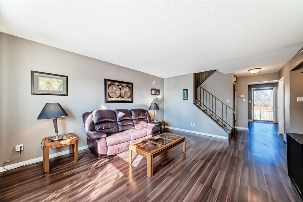 144 Silvergrove Road NW, Calgary — photo 5 of 41