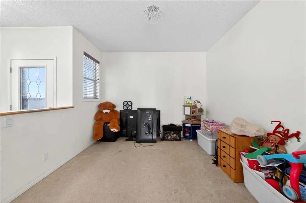 34 Saddlecrest Crescent NE, Calgary — photo 5 of 50