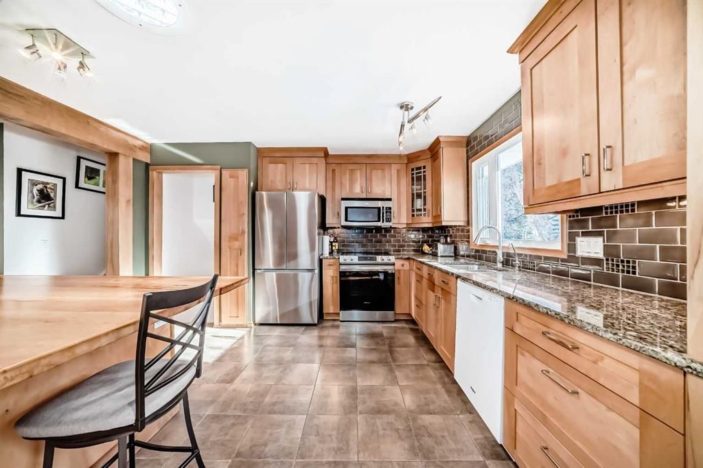 507 Brookpark Drive SW, Calgary — photo 4 of 48