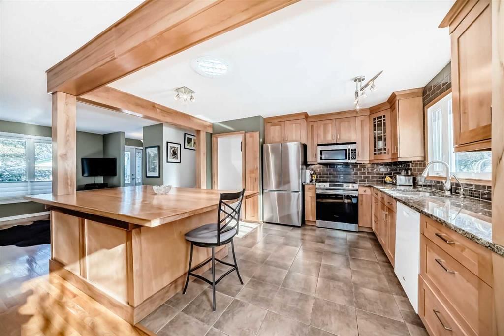507 Brookpark Drive SW, Calgary — photo 5 of 48
