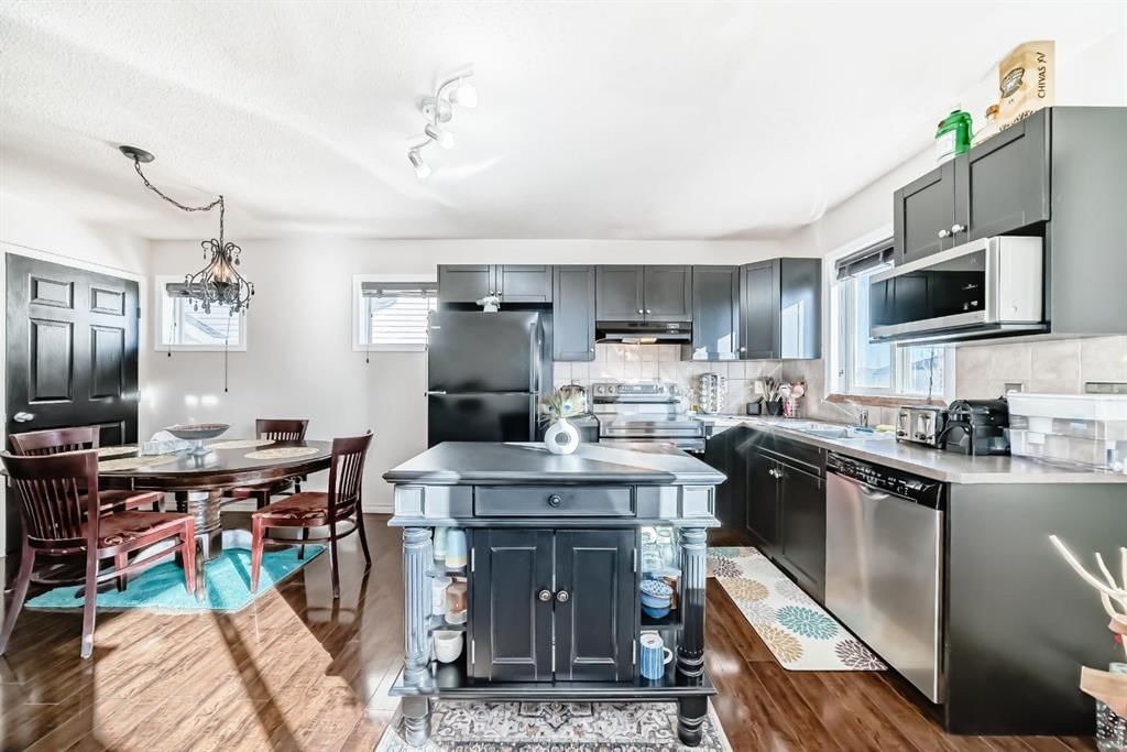 21 Royal Oak Gardens NW, Calgary — photo 3 of 24