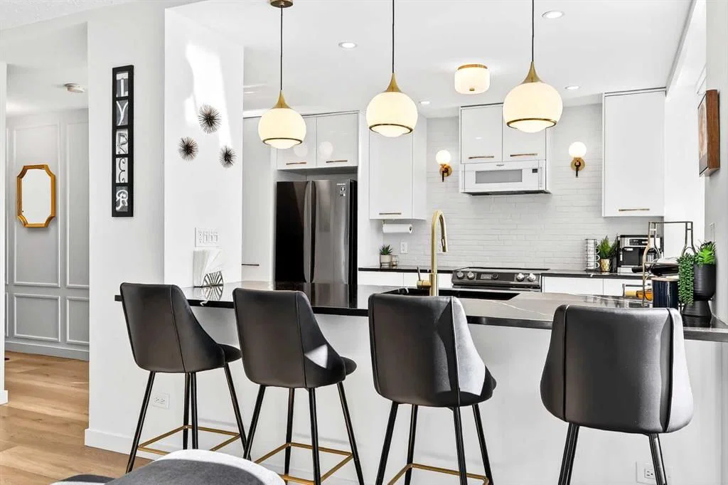 402, 3204 Rideau Place SW, Calgary — main listing photo