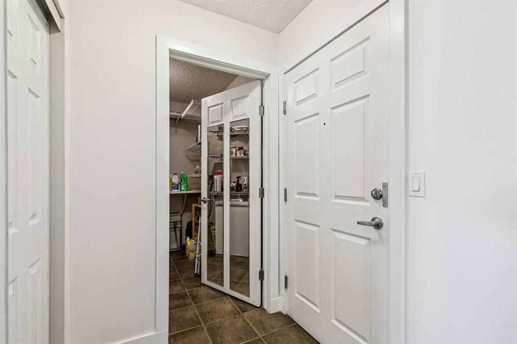 202, 2022 Canyon Meadows Drive SE, Calgary — photo 4 of 25