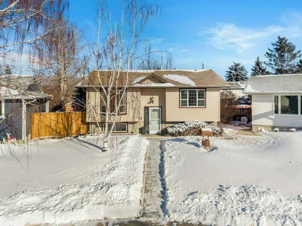 36 Doverthorn Place SE, Calgary — main listing photo