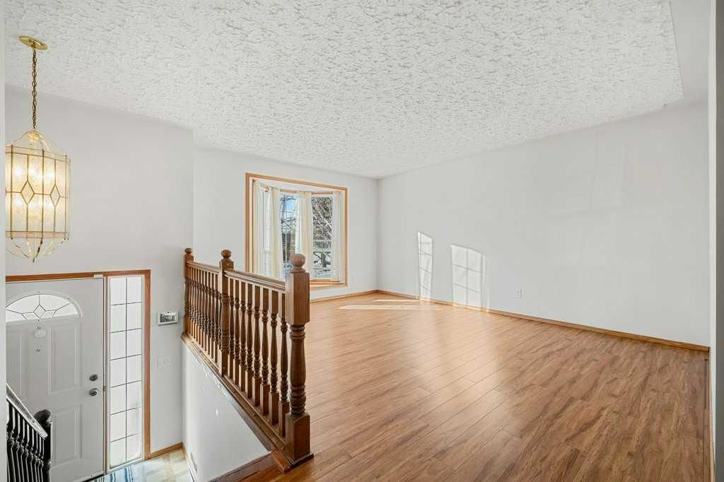 36 Doverthorn Place SE, Calgary — photo 2 of 48