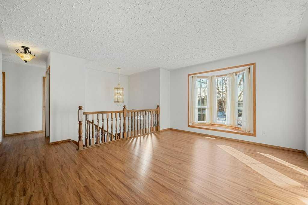 36 Doverthorn Place SE, Calgary — photo 3 of 48