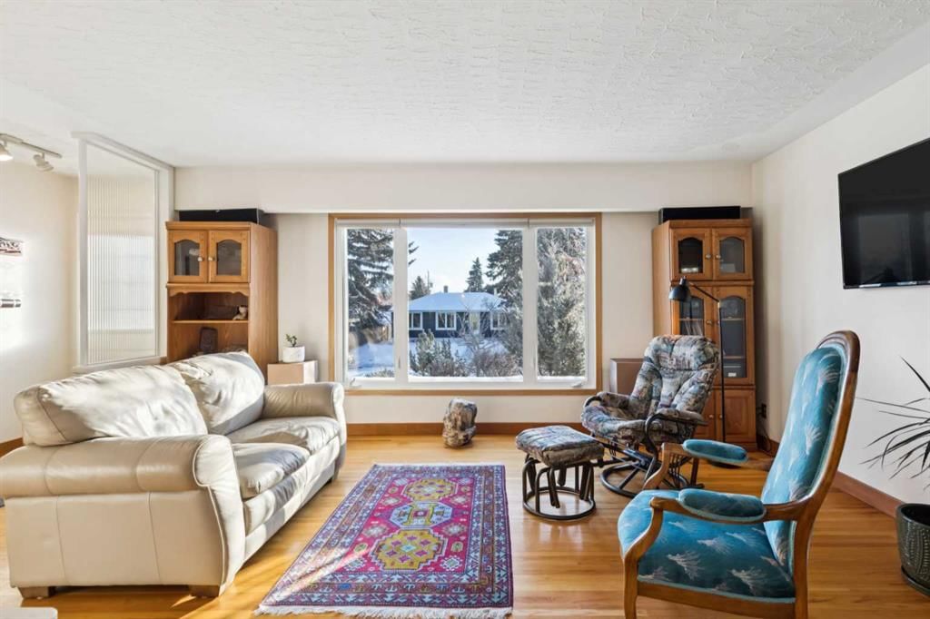 35 45 Street SW, Calgary — photo 3 of 39