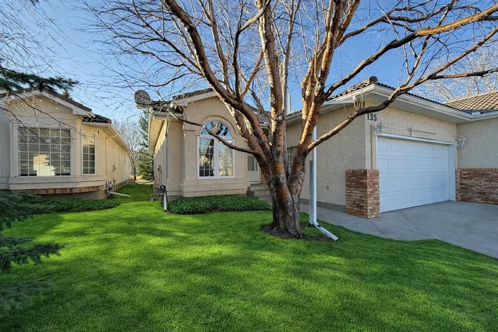 135 Hamptons Park NW, Calgary — main listing photo