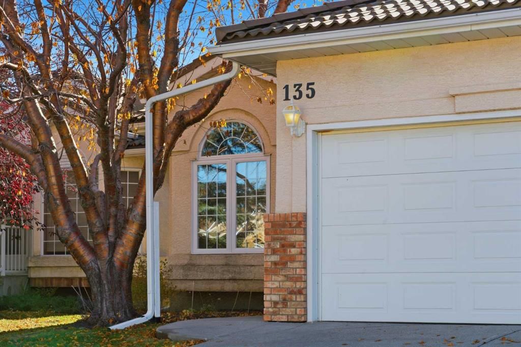 135 Hamptons Park NW, Calgary — photo 2 of 38