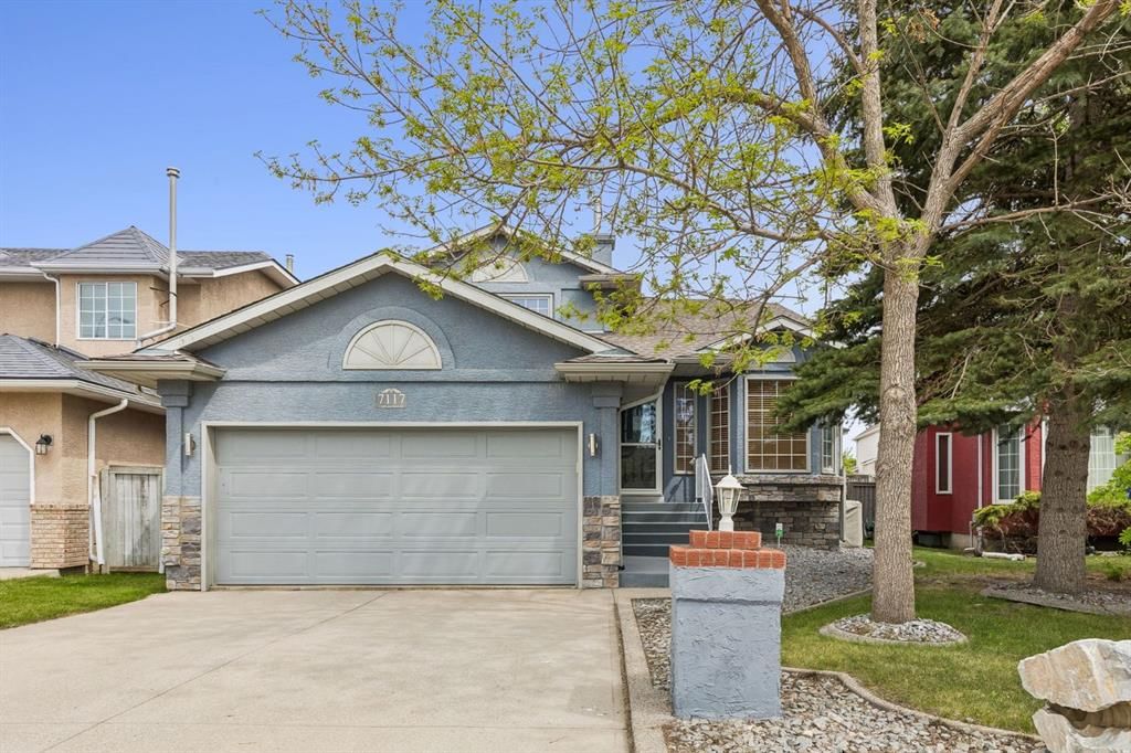 7117 California Boulevard NE, Calgary — main listing photo
