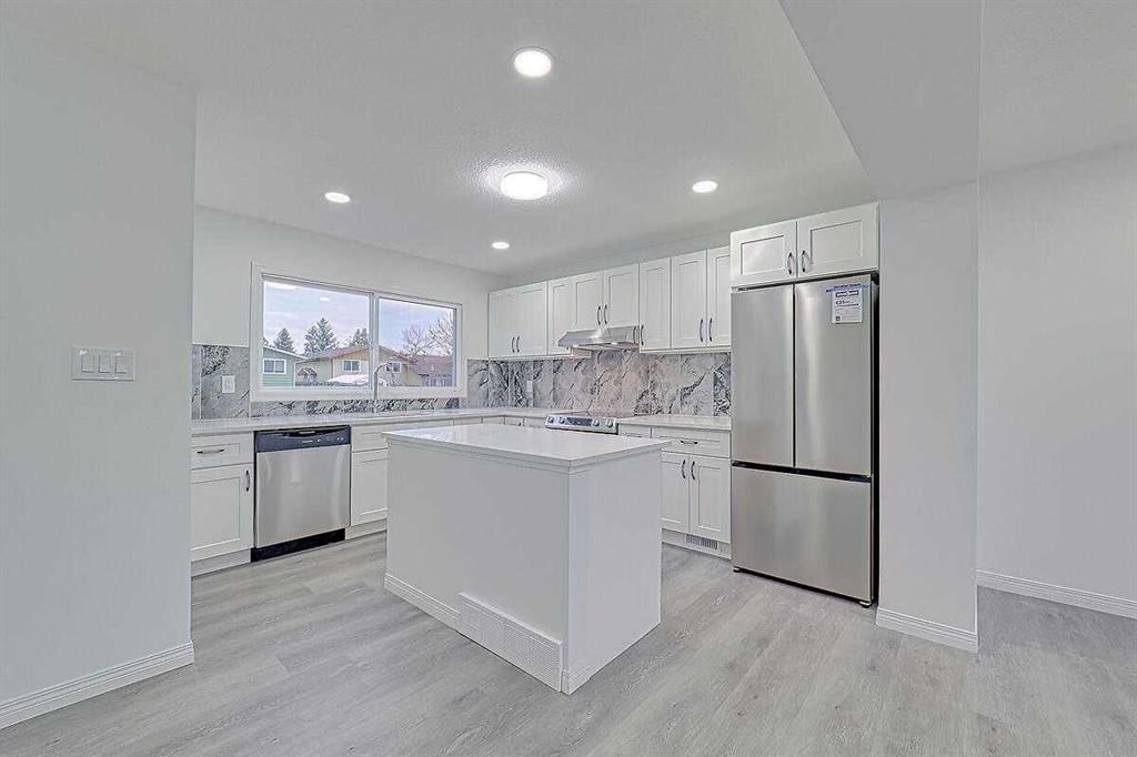 404 Pinehill Road NE, Calgary — photo 5 of 31
