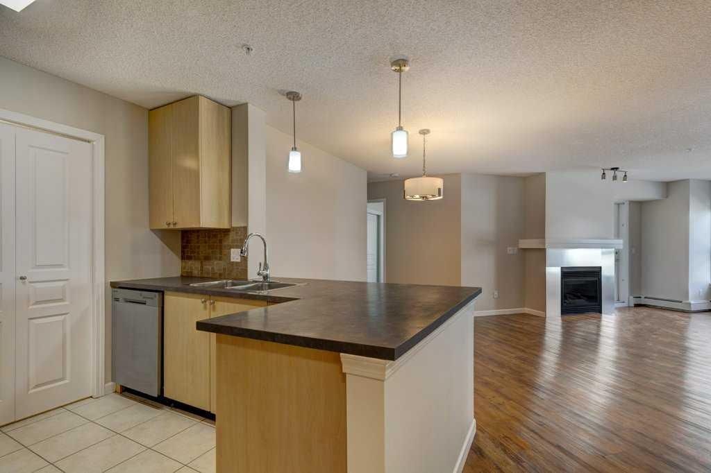 233, 30 Richard Court SW, Calgary — photo 4 of 31