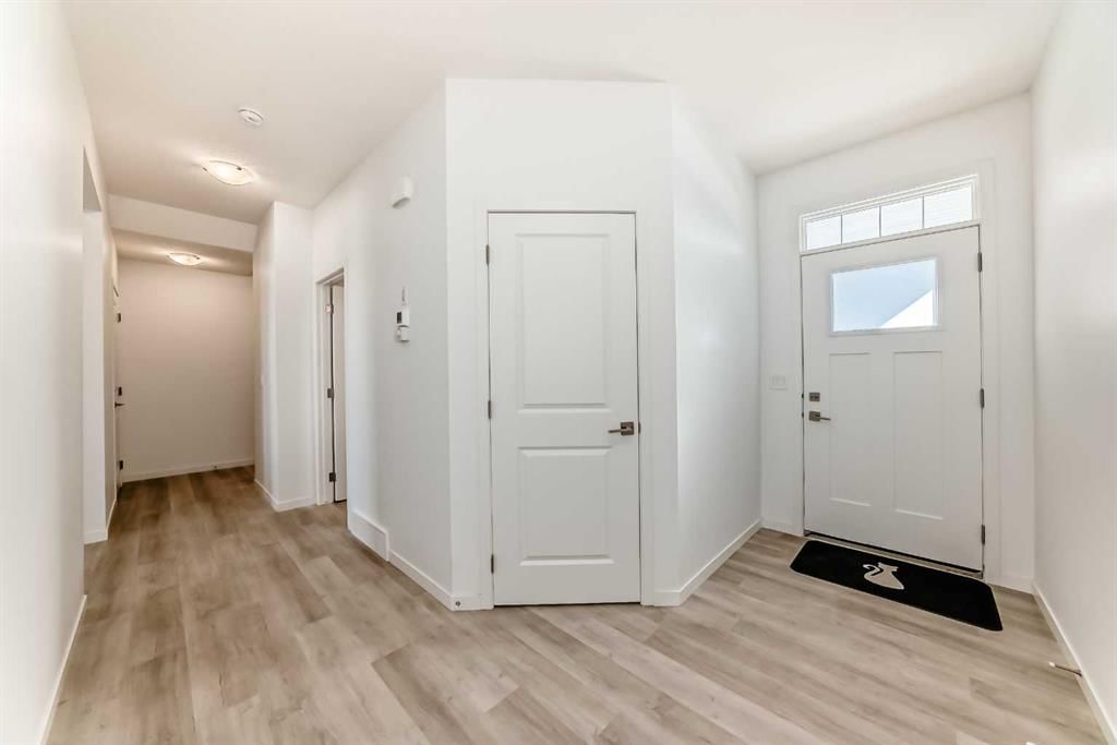 289 Crestmont Drive SW, Calgary — photo 2 of 47
