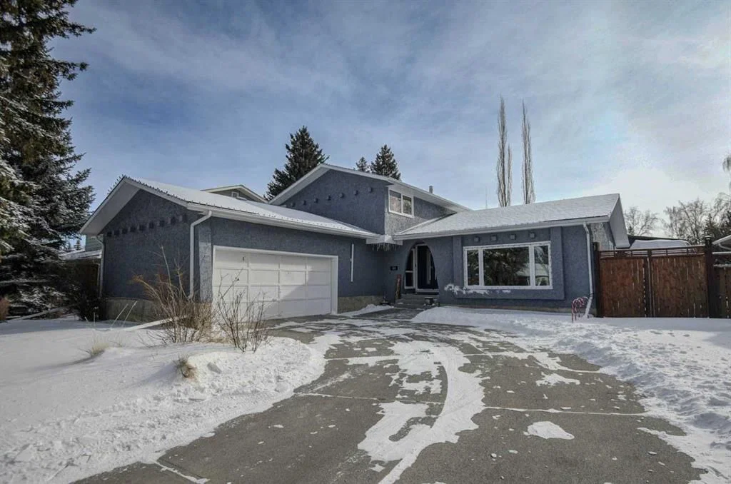 311 Canterbury Place SW, Calgary — main listing photo