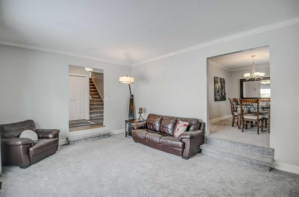 311 Canterbury Place SW, Calgary — photo 4 of 38