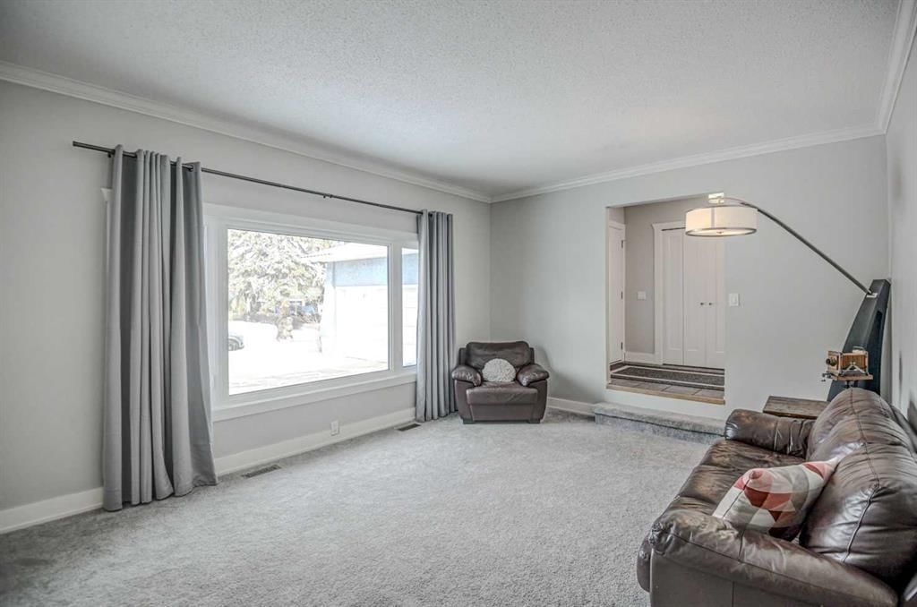 311 Canterbury Place SW, Calgary — photo 5 of 38