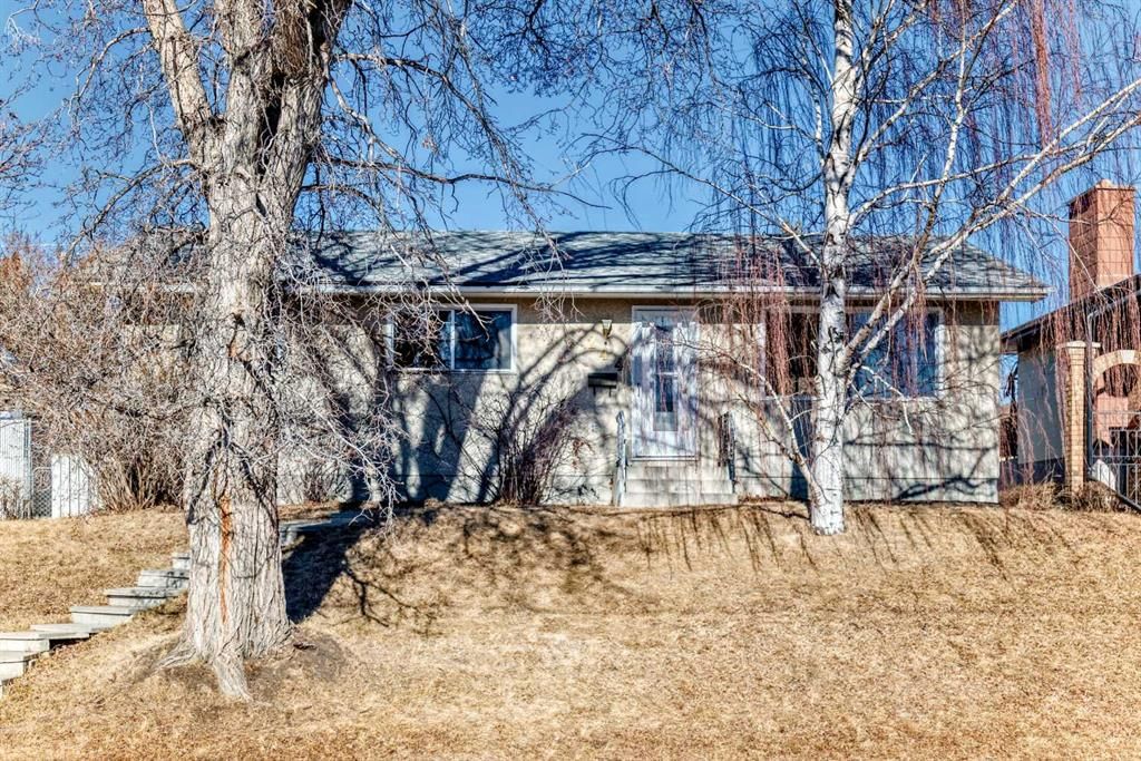 244 Huntridge Road NE, Calgary — main listing photo