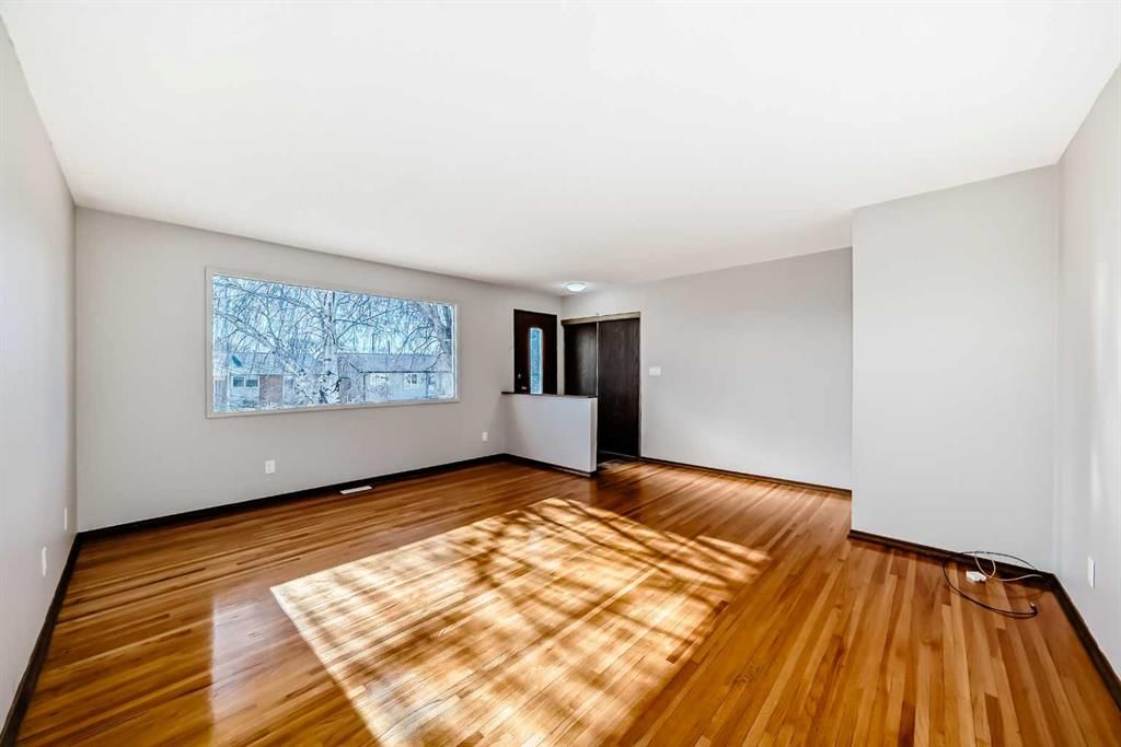 244 Huntridge Road NE, Calgary — photo 3 of 36
