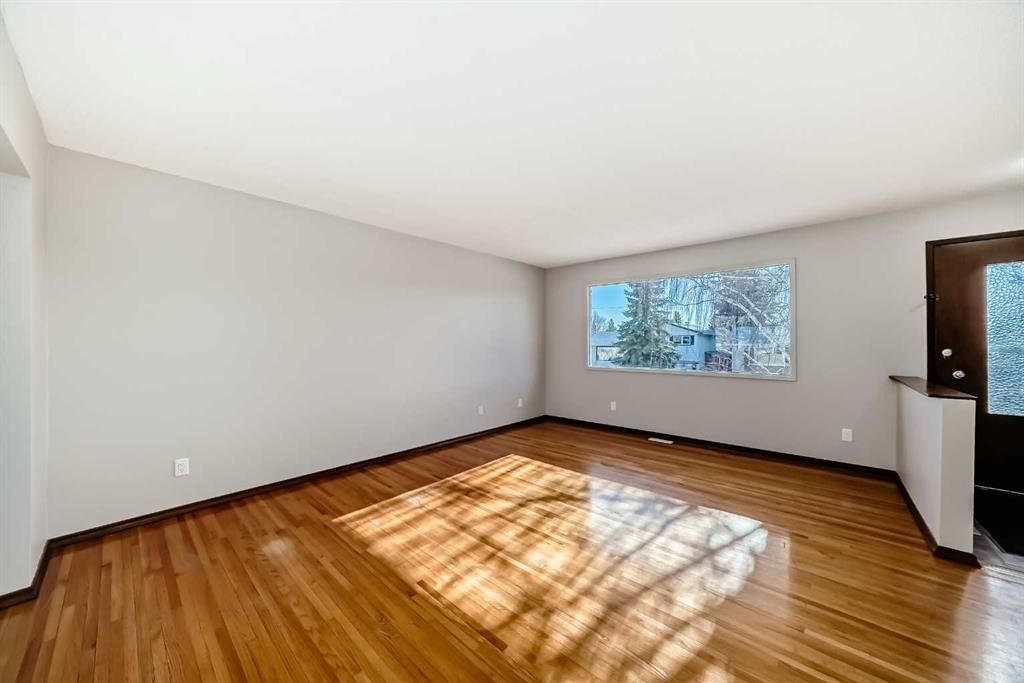 244 Huntridge Road NE, Calgary — photo 4 of 36