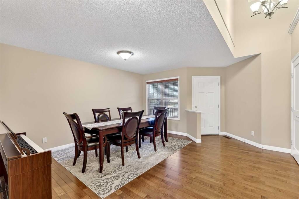 575 Everbrook Way SW, Calgary — photo 4 of 50