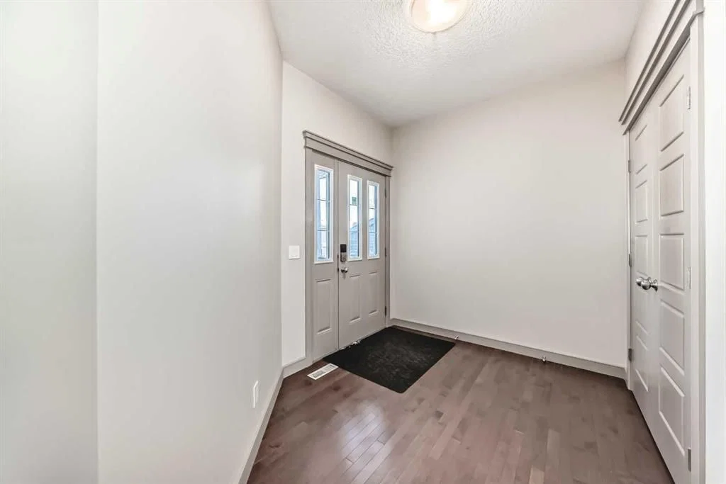 47 Evansglen Circle NW, Calgary — photo 3 of 50