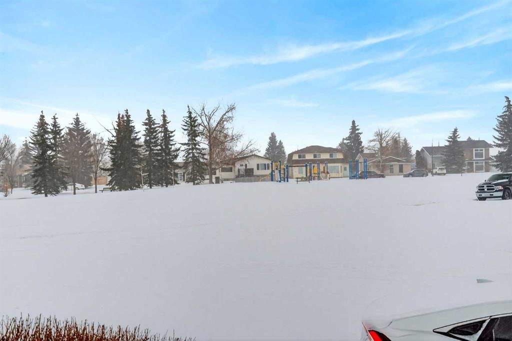 82 Ranchero Rise NW, Calgary — photo 2 of 39